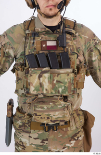  Photos Frankie Perry Army USA Recon gun cartridges rucksack upper body 0001.jpg